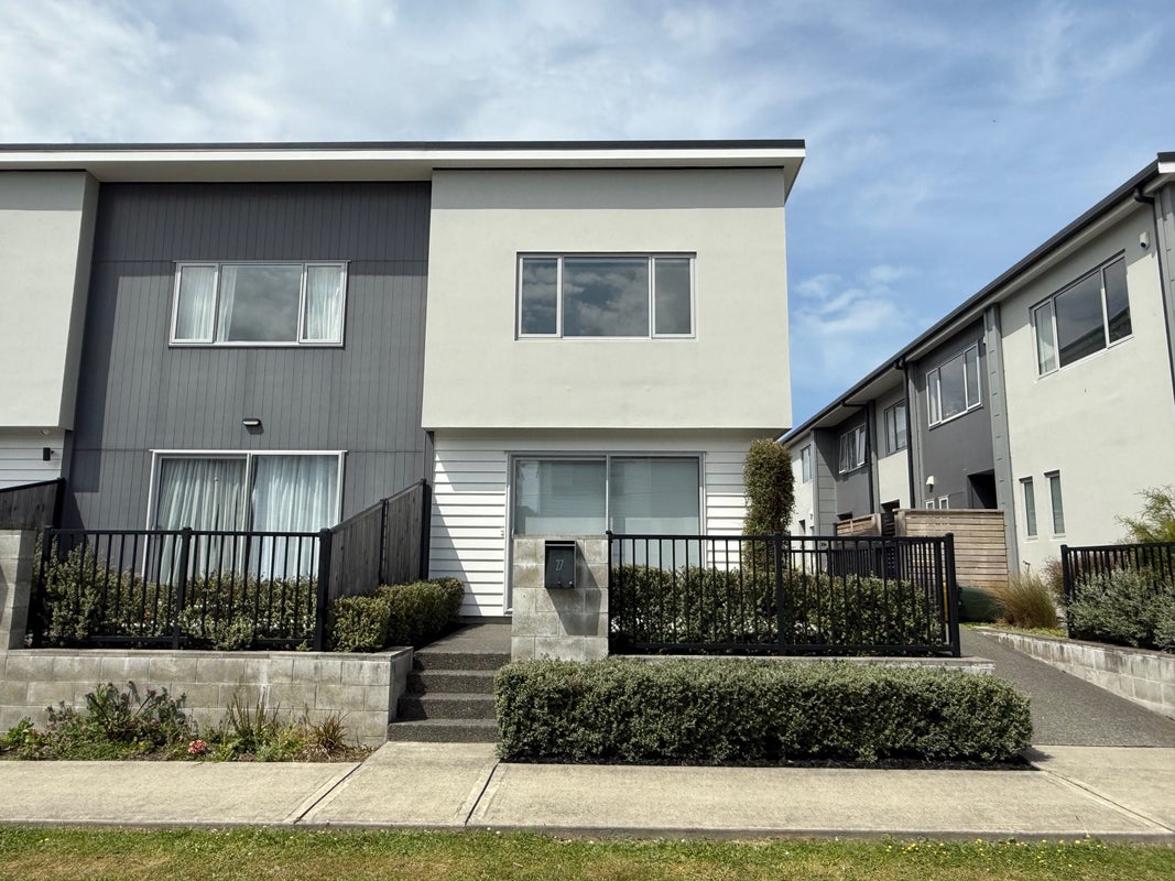 27 Barber Grove, Moera, Lower Hutt - Carousel 1