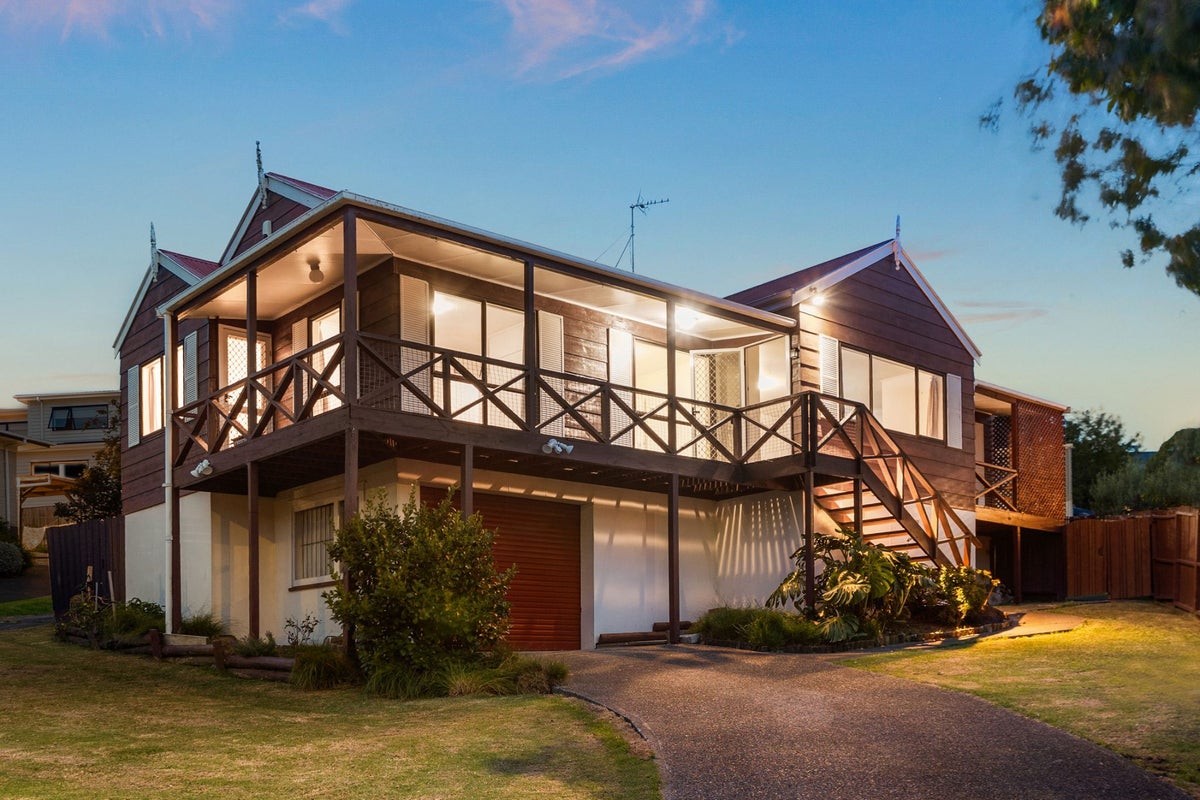 81 Moore Street, Hillcrest, Auckland - Carousel 1