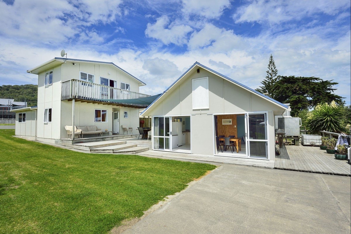 140 Newcastle Street, Mahia - Carousel 2