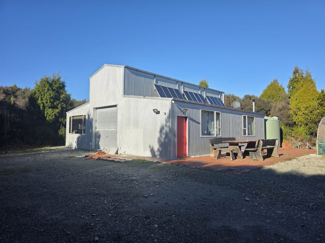 1 Hurren Place East, Kumara Junction, Greymouth - Carousel 1