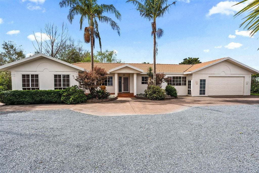 32 Matarau Road, Kamo - Carousel 1