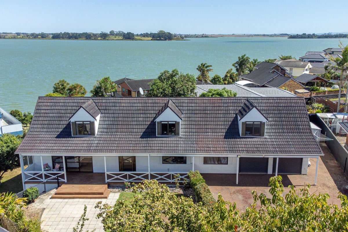 7 Cumbrian Place, Conifer Grove, Takanini - Carousel 1
