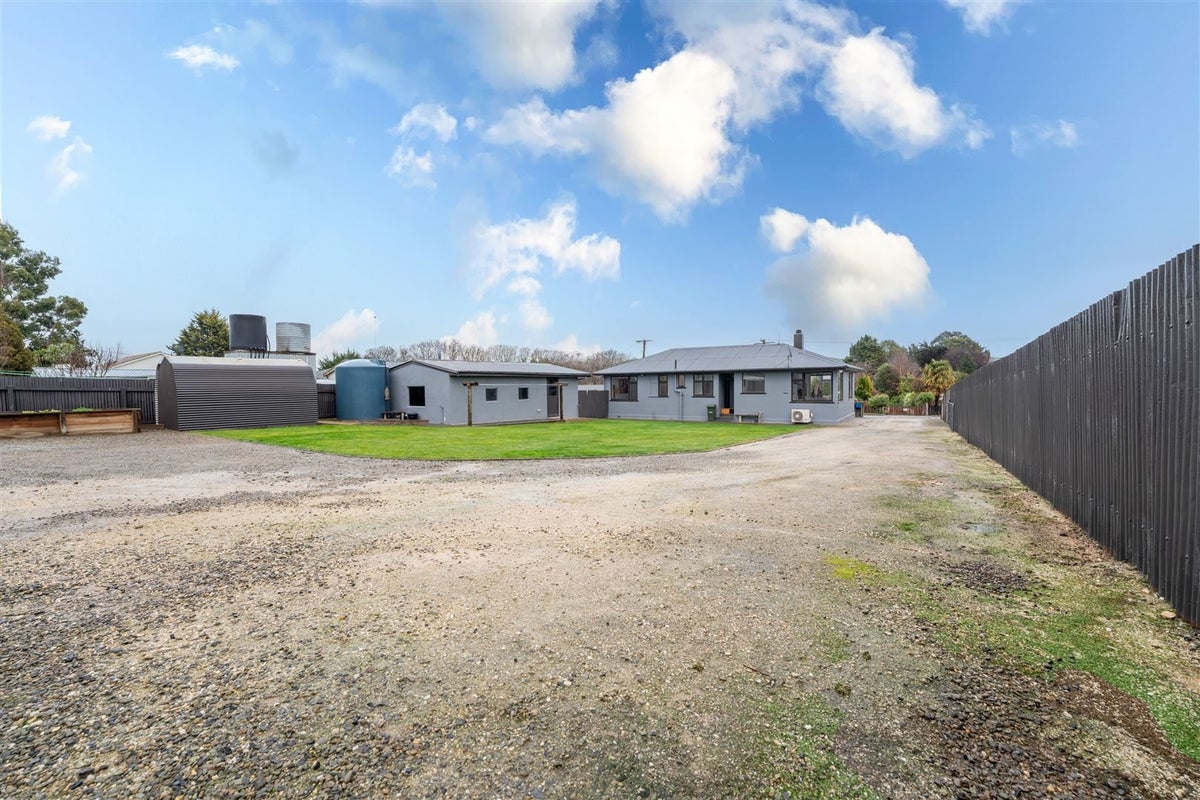 8 London Street, Weston, Oamaru - Carousel 16