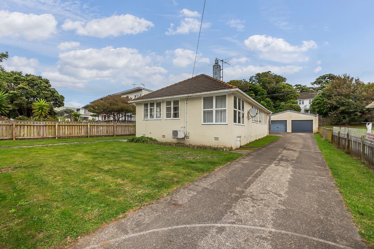 52 Mungavin Avenue, Ranui, Porirua - Carousel 1