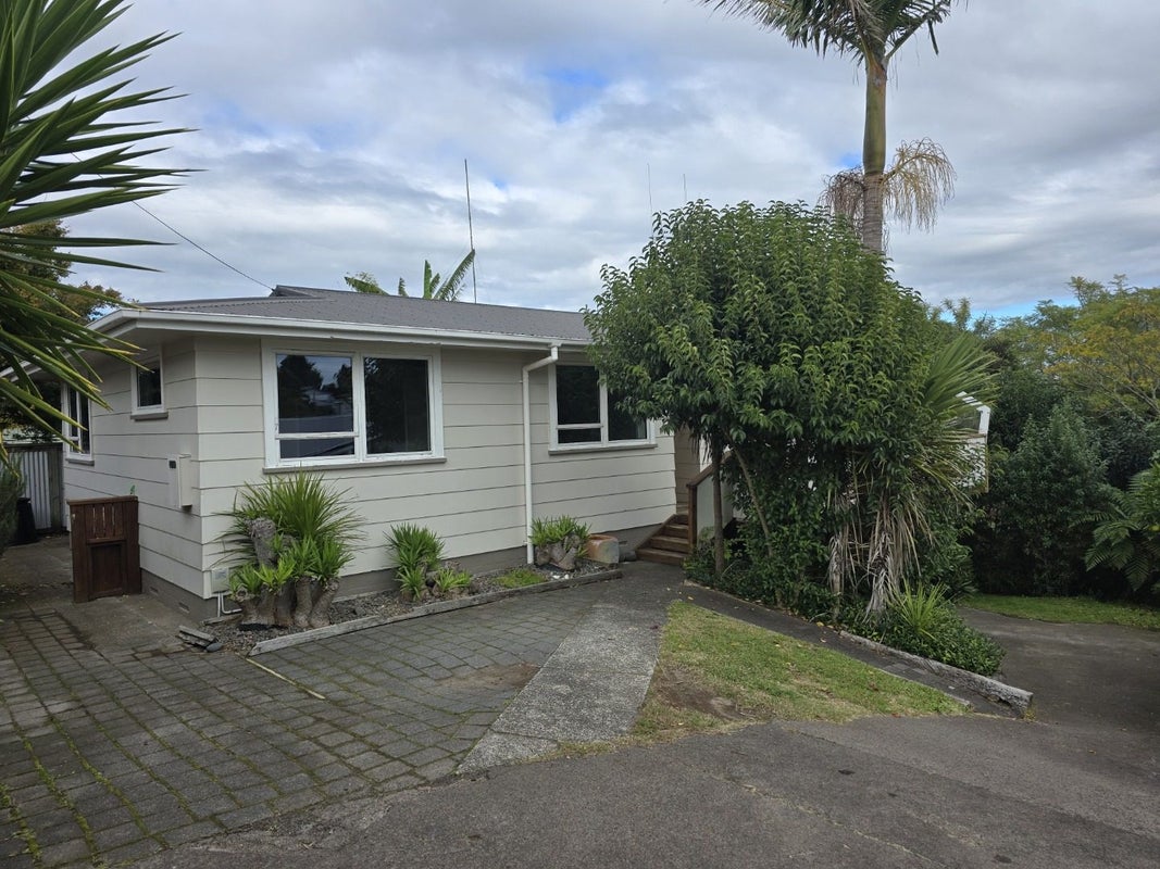 11 Hall Road, Matua, Tauranga - Carousel 1