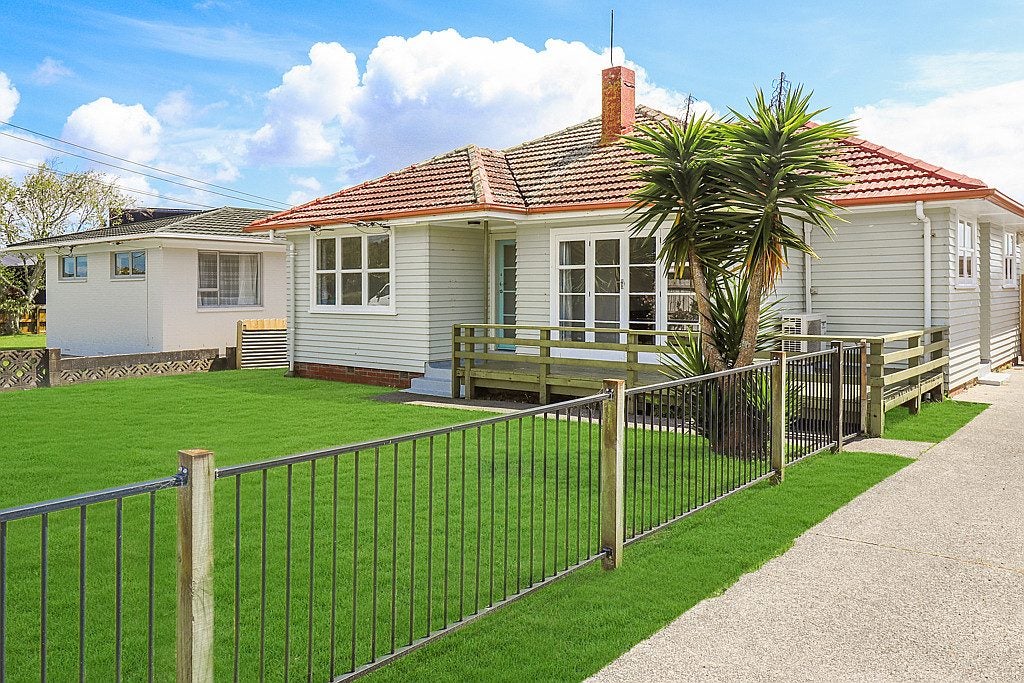 11 Kiekie Road, Mangere Bridge, Auckland - Carousel 2
