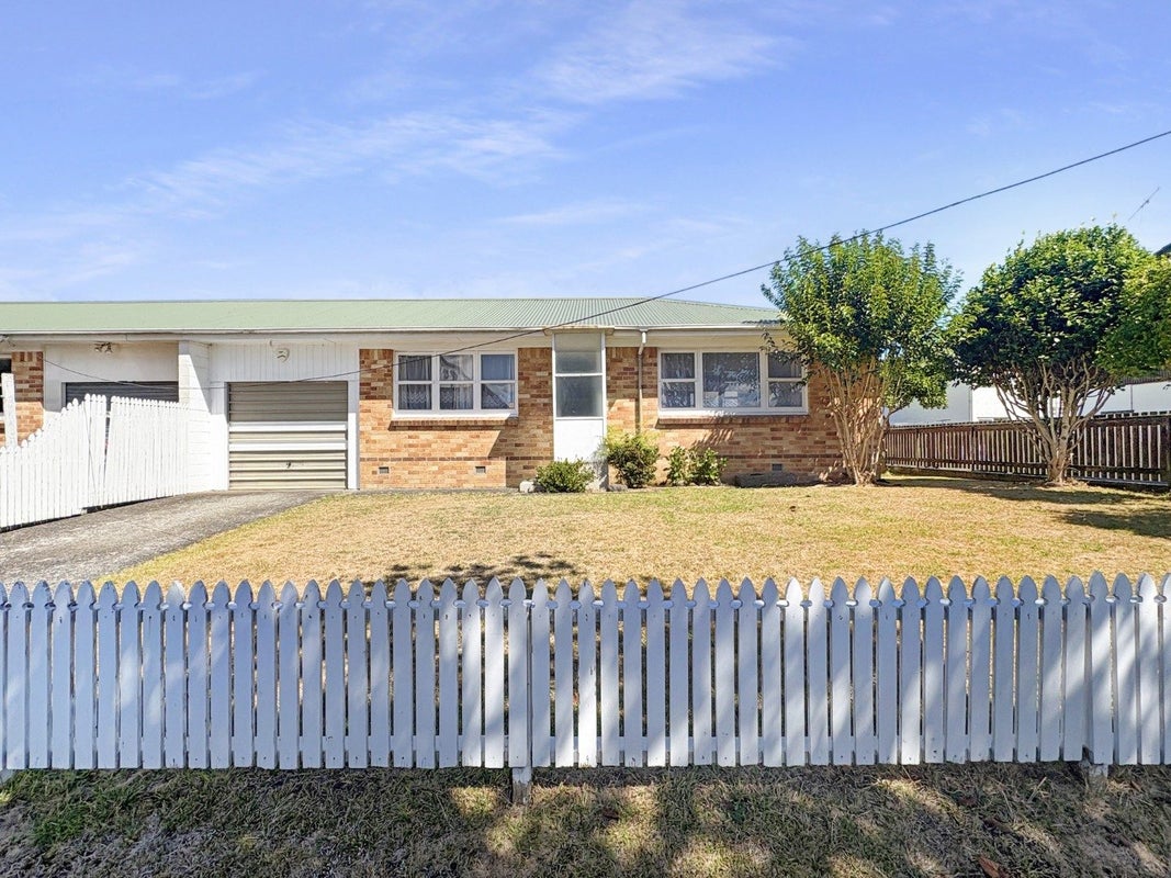 1B Greensboro Street, Hamilton East, Hamilton - Carousel 14