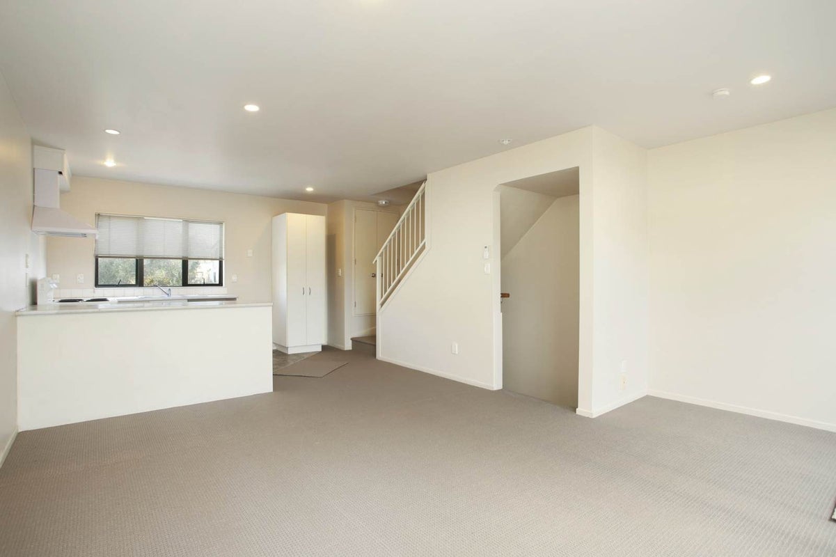5/12 Ambrico Place, New Lynn, Auckland - Carousel 1
