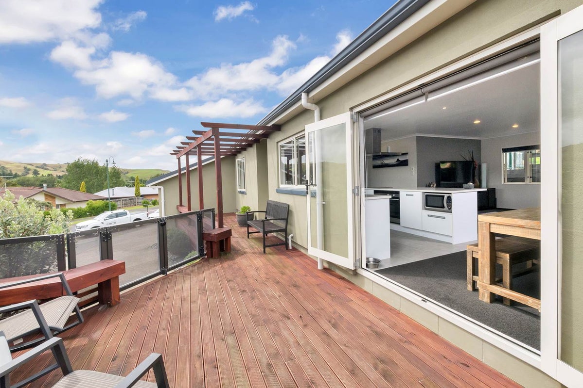 18 Cabeleigh Drive, Helensville, Helensville - Carousel 2