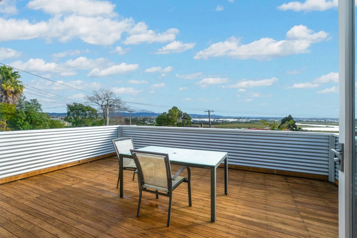 20 Hadfield Avenue, Waterview, Auckland - Carousel 1
