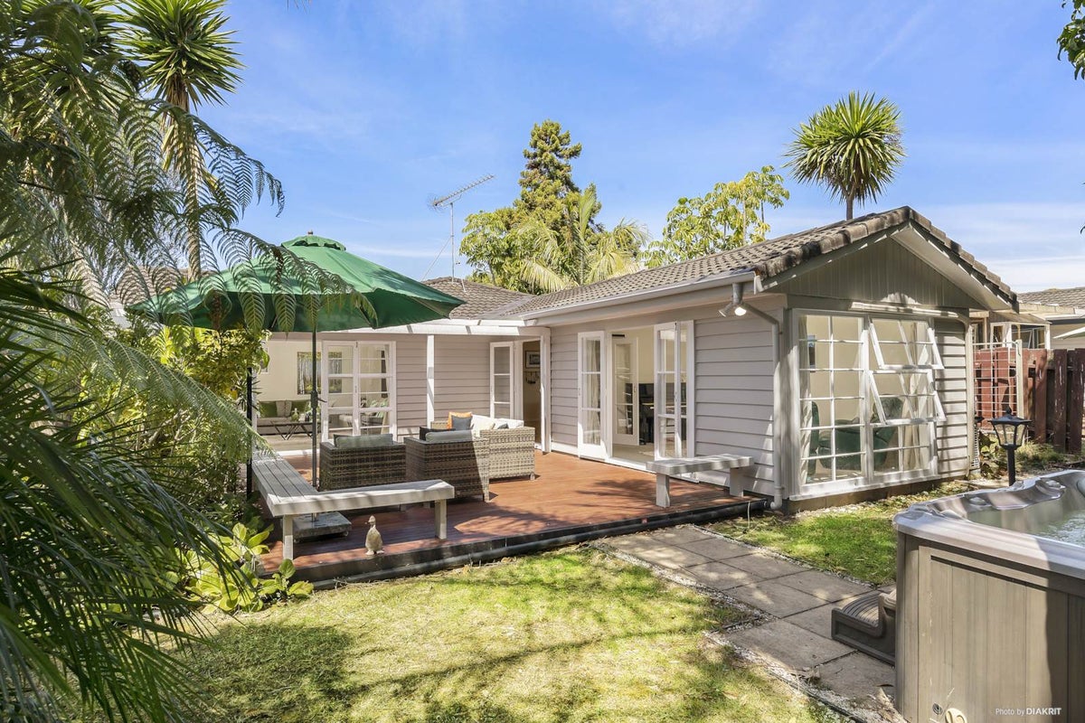 82 Gowing Drive, Meadowbank, Auckland - Carousel 1