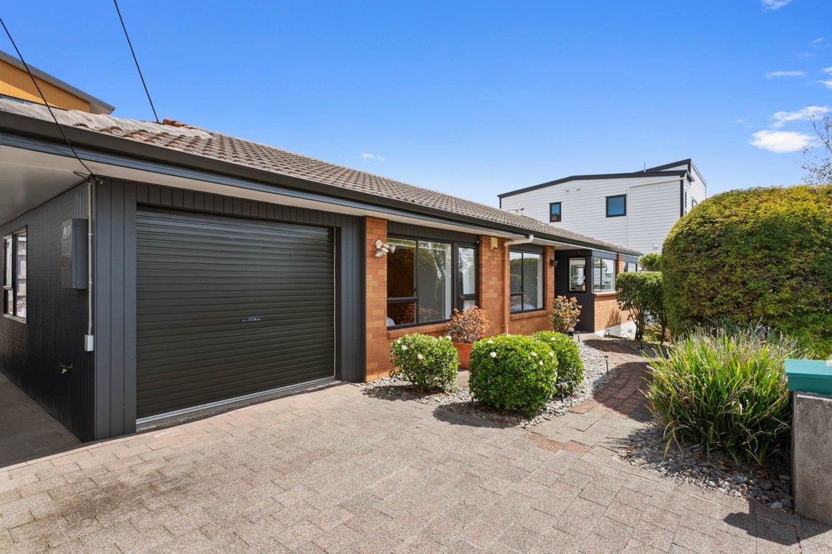 2b Kereru Street, Henderson, Waitakere City, Auckland - Carousel 1