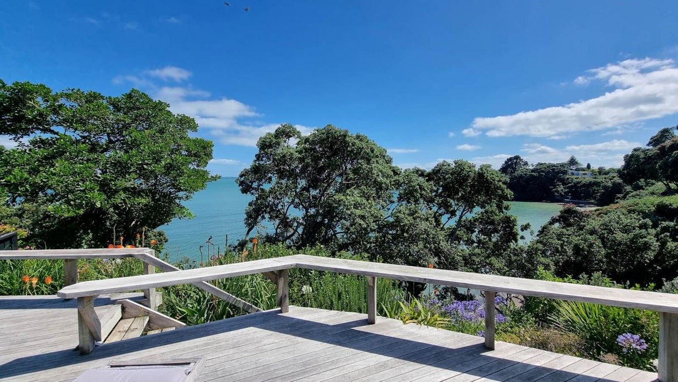25 Ealing Crescent, Beachlands, Auckland - Carousel 2