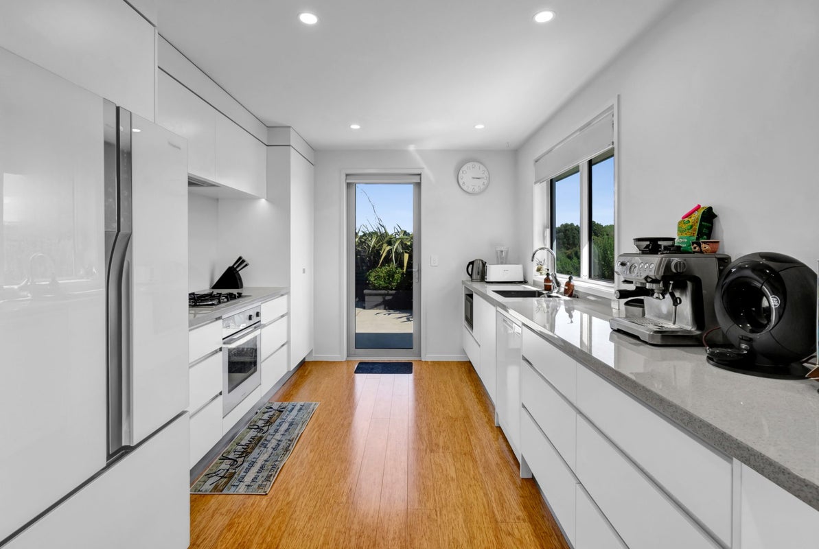 8 Jersey Place, Bell Block, New Plymouth - Carousel 2