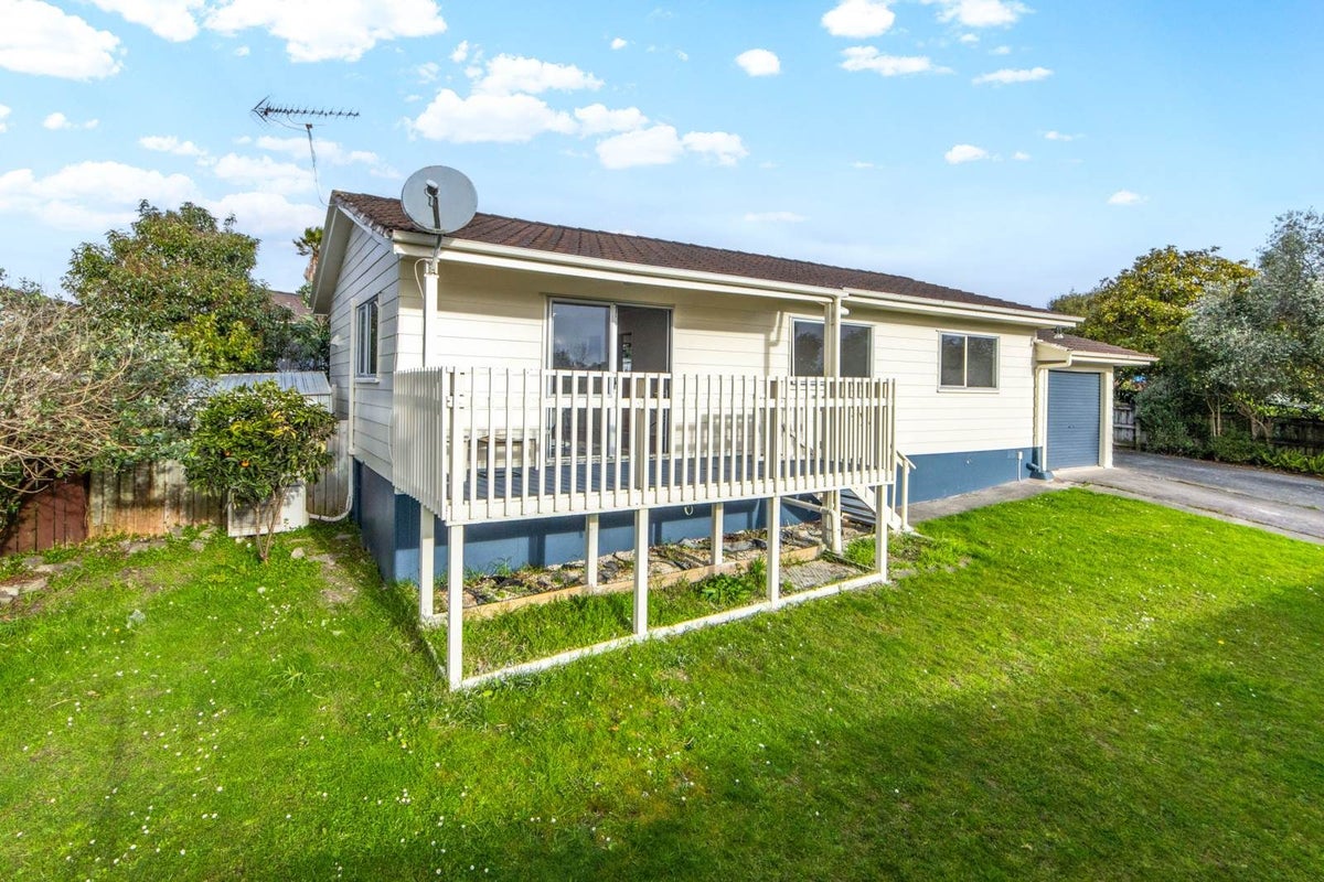 8 Katrina Place, Massey, Waitakere City, Auckland - Carousel 1