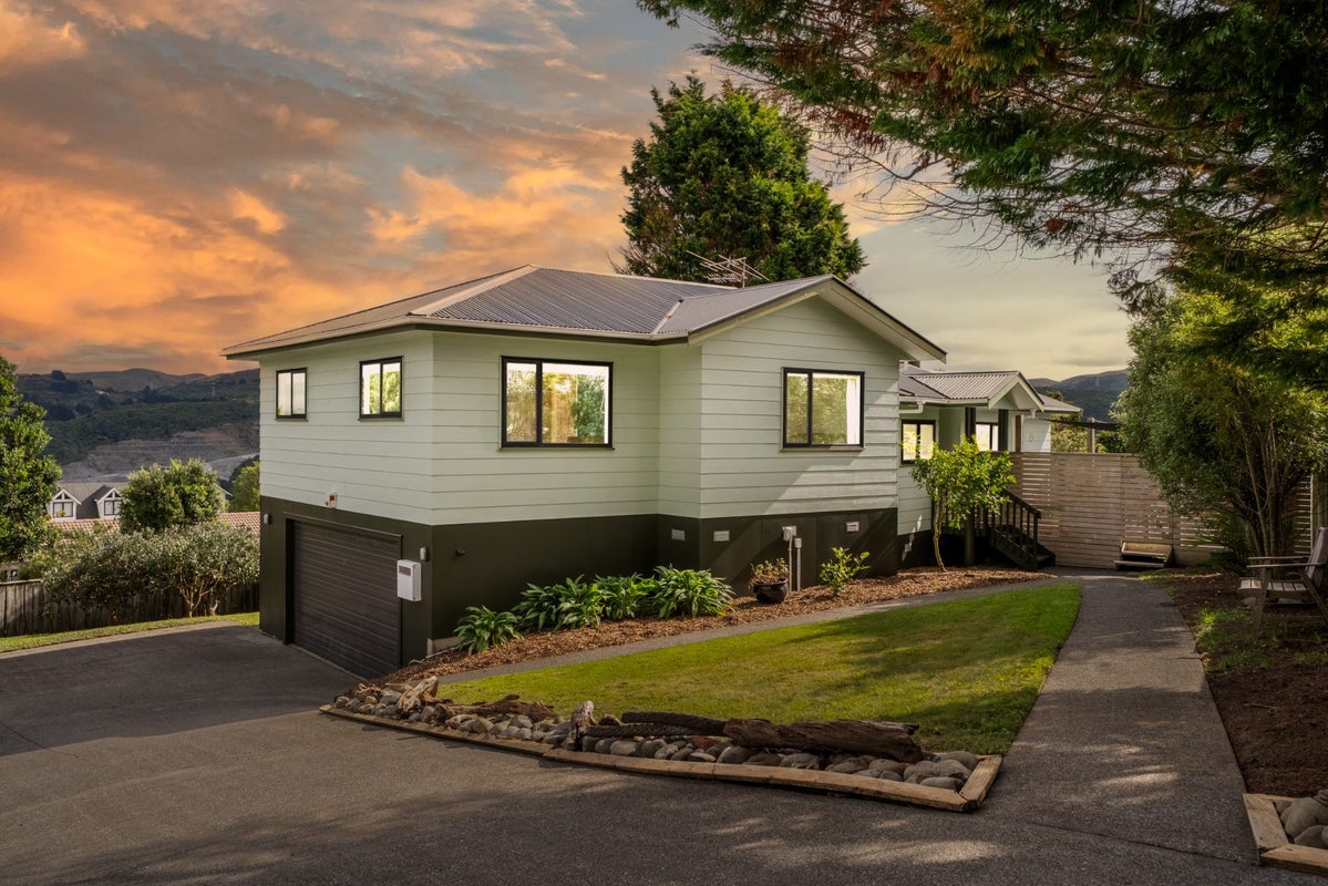 195 Holborn Drive, Stokes Valley, Lower Hutt - Carousel 1