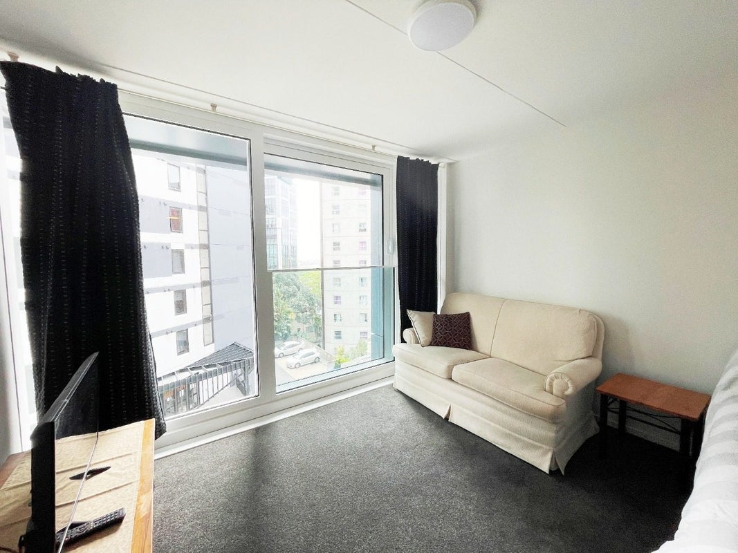 5E/3 Whitaker Place, Grafton, Auckland - Carousel 2
