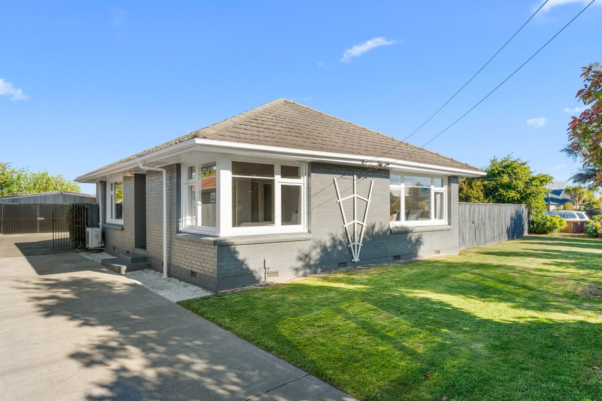 12 Wilton Crescent, Bishopdale, Christchurch - Carousel 1