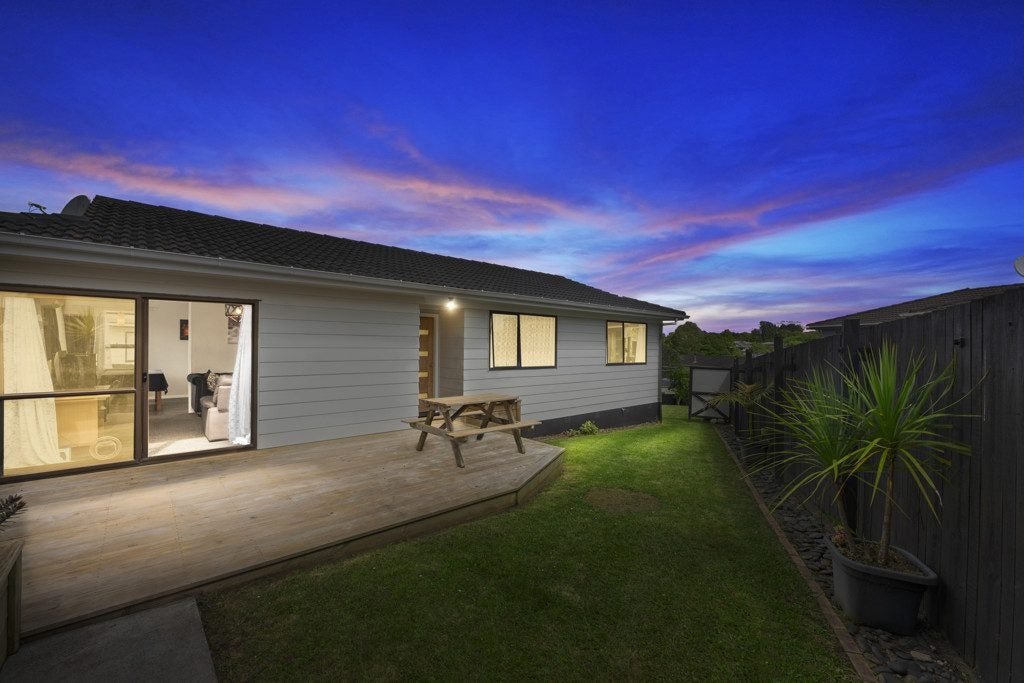 7 Holborn Place, Papatoetoe, Auckland - Carousel 1