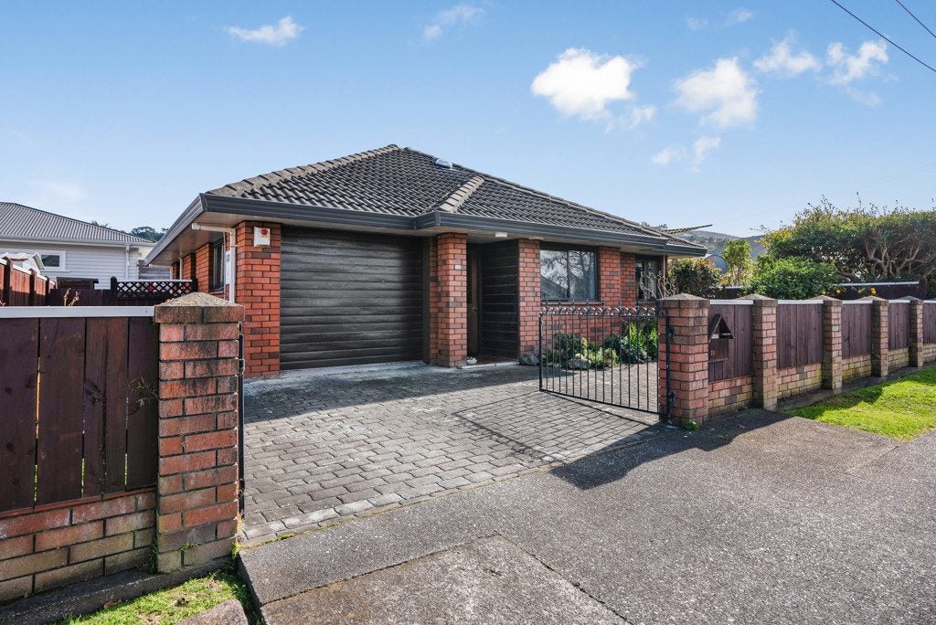 2/38 Ropata Crescent, Boulcott, Lower Hutt - Carousel 1