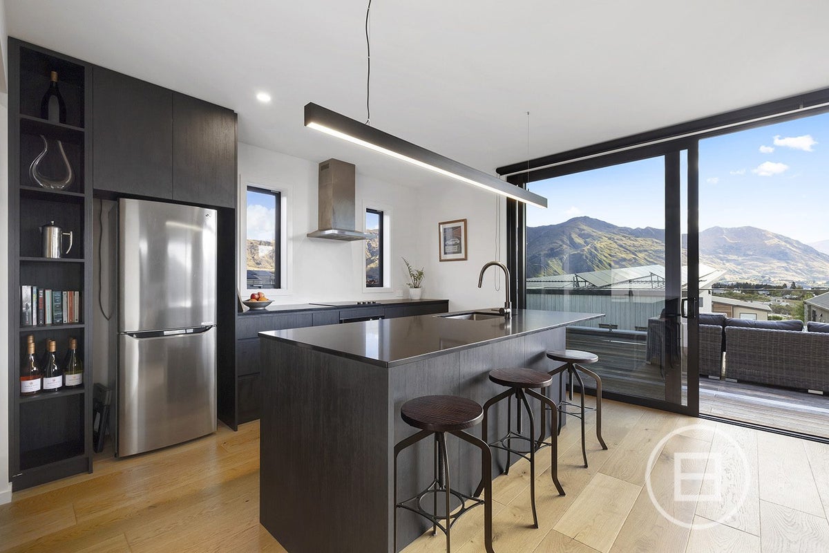 18 Scurr Terrace, WANAKA - Carousel 2
