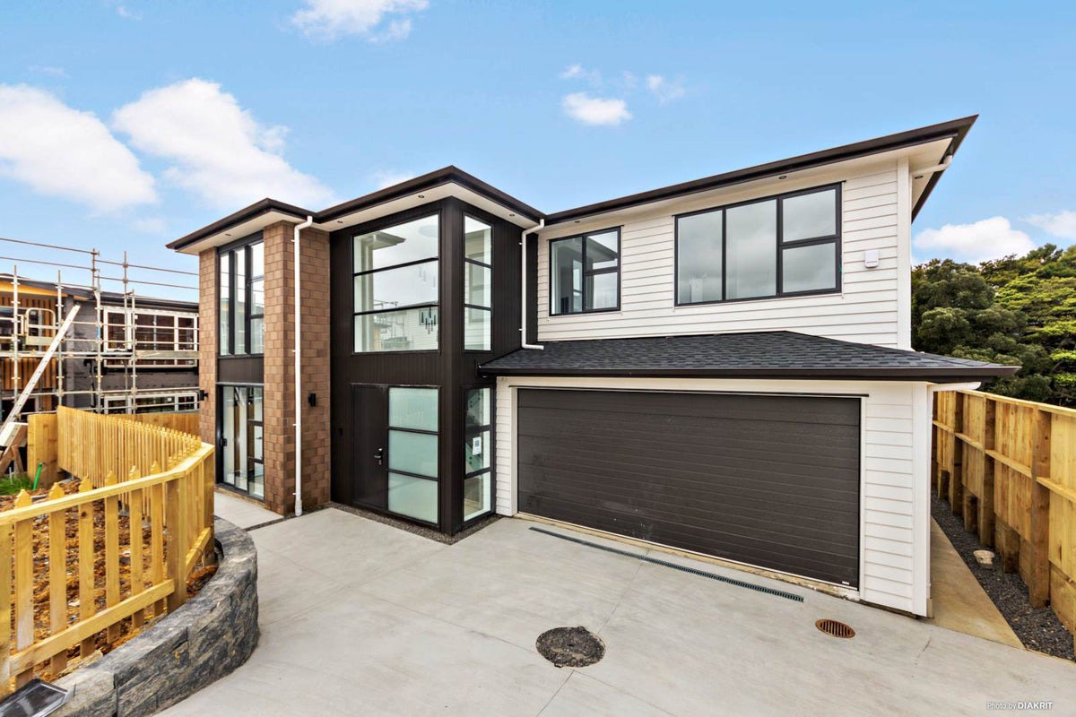 6 Hing Street, Flat Bush, Auckland - Carousel 1
