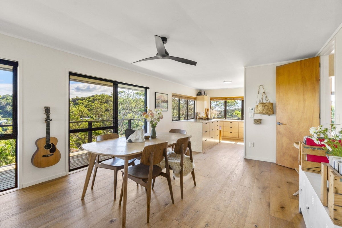 4A Park Road, Surfdale, Waiheke Island - Carousel 2