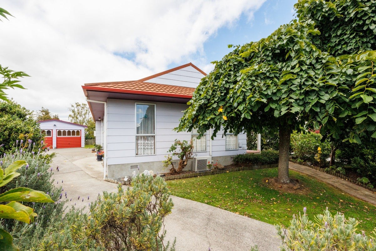 44 Hillcrest Drive, Kelvin Grove, Palmerston North - Carousel 1