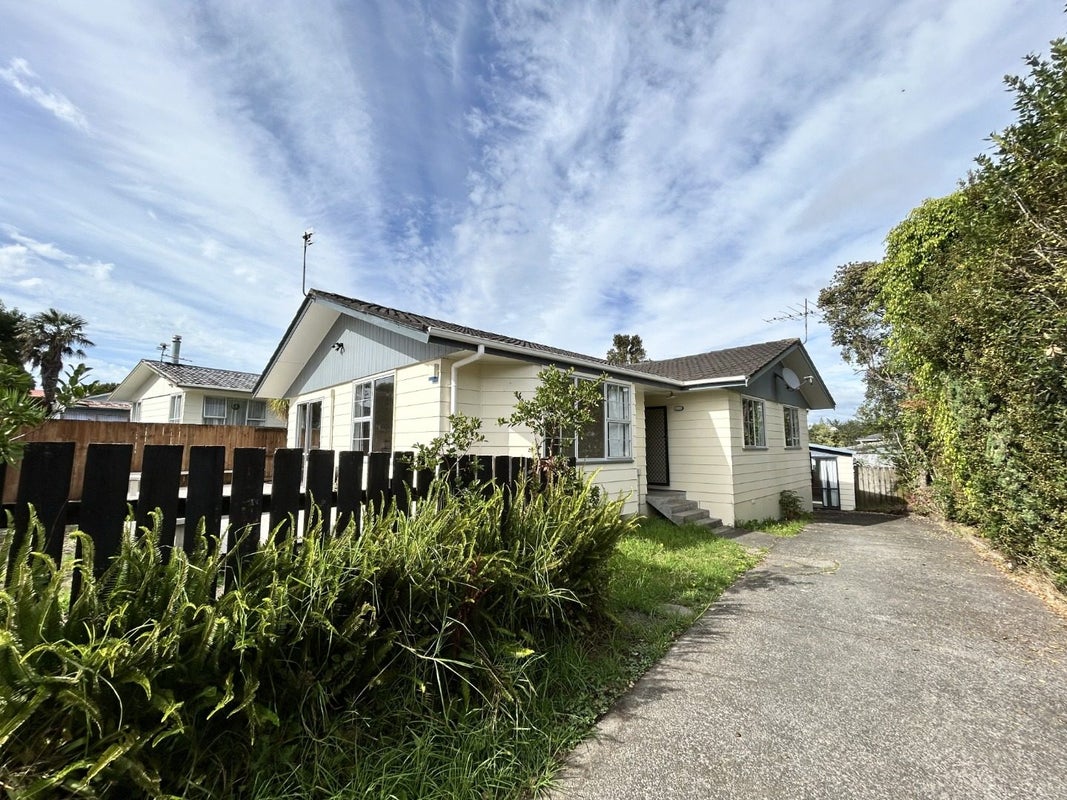 53 Donovan Avenue, Massey, Auckland - Carousel 1