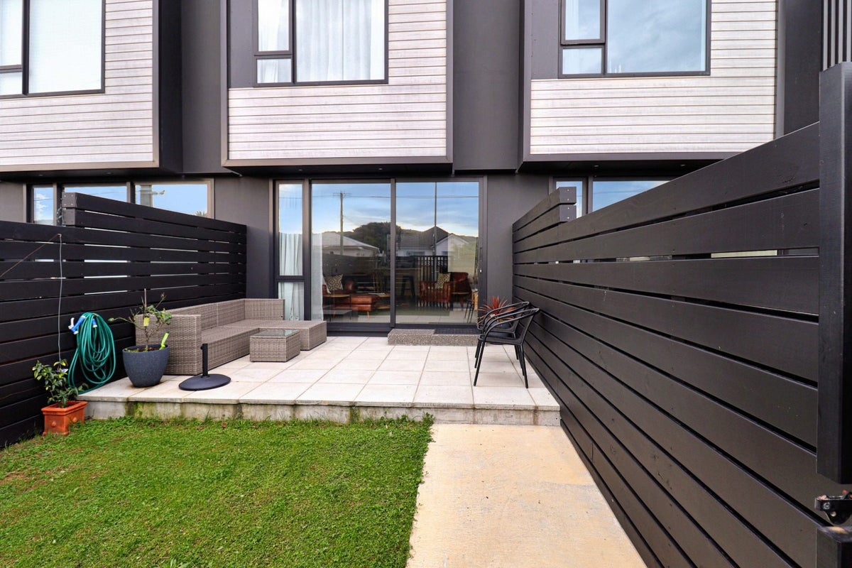 10C Tory Street, Petone, Lower Hutt - Carousel 2