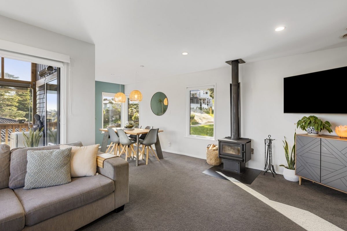 5 Addis Place, Shelly Park, Auckland - Carousel 2