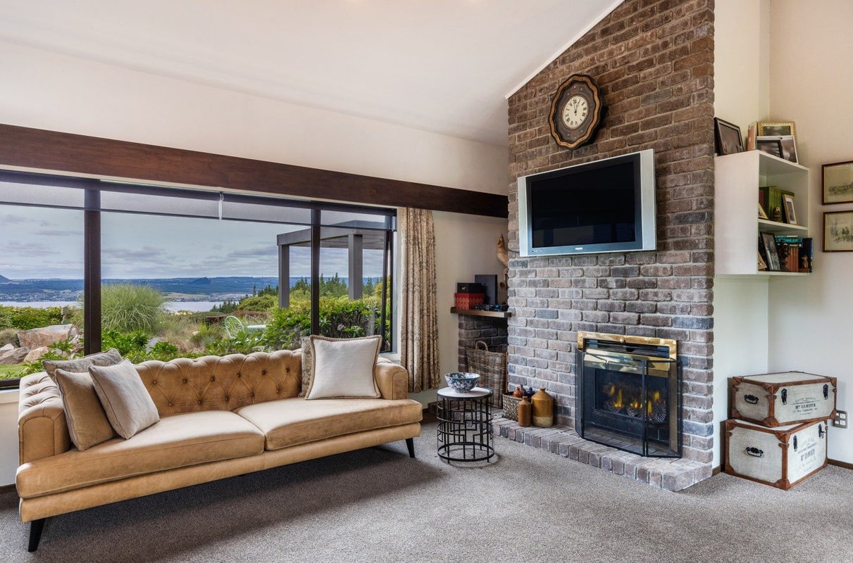 15 Cameron Drive, Acacia Bay, Taupo - Carousel 2
