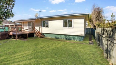 1/616 Te Atatu Road, Te Atatu Peninsula, Auckland - Carousel 1