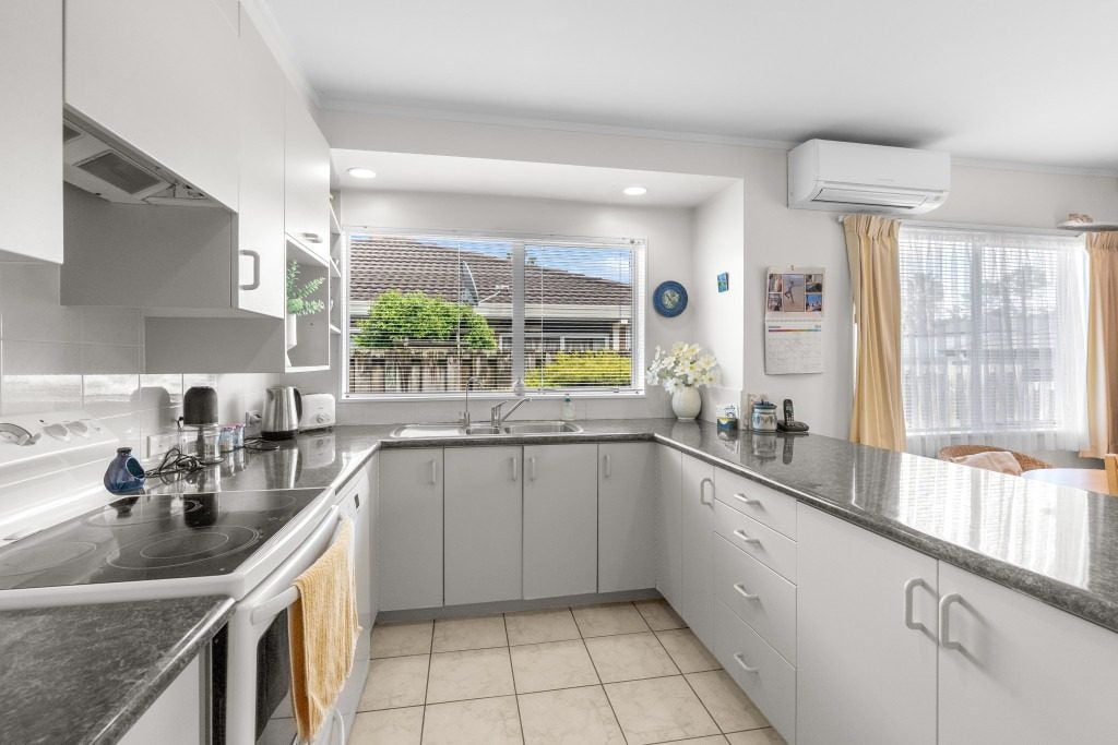 7/28A Godley Road, Green Bay, Auckland - Carousel 2