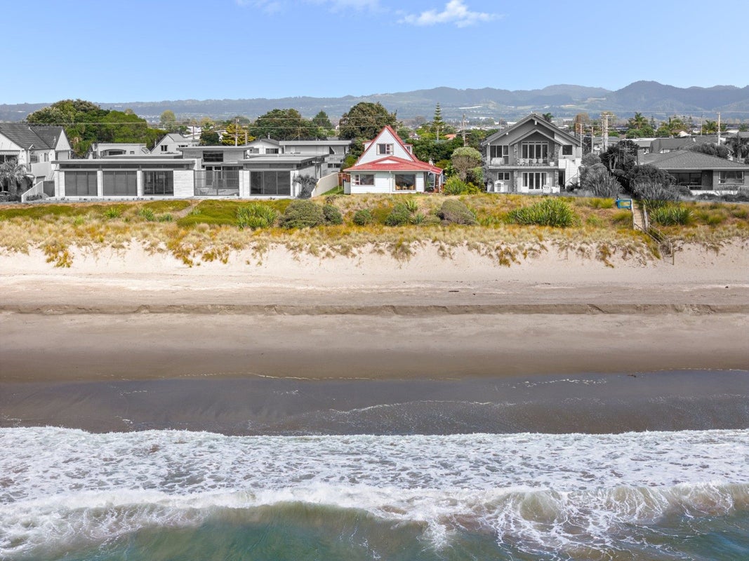 75 Karewa Parade, Papamoa Beach, Papamoa - Carousel 1