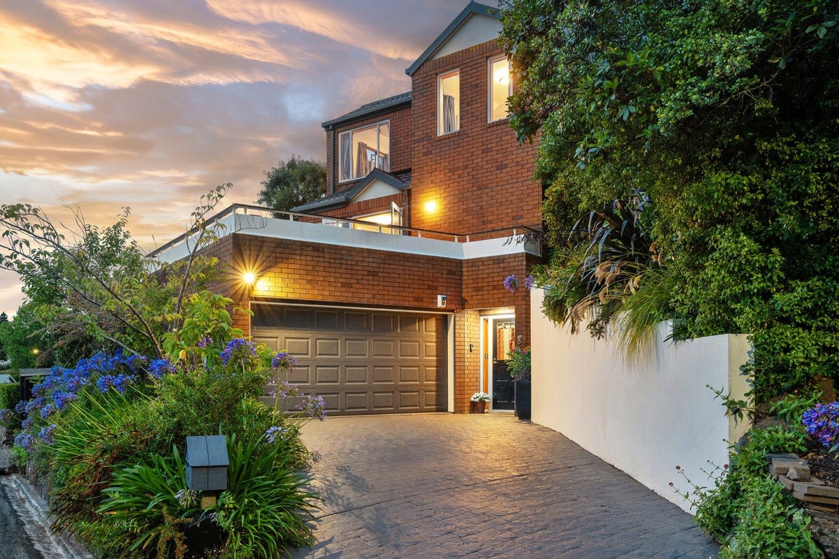 25 Crichton Terrace, Cashmere, Christchurch - Carousel 1