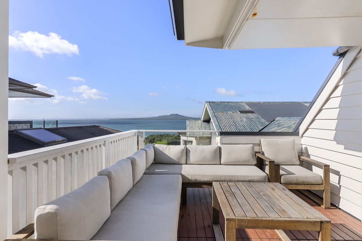 2/231 Hurstmere Road, Takapuna, Auckland - Carousel 1