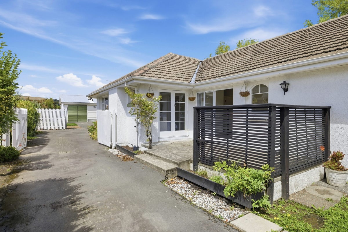 11 Leistrella Road, Hoon Hay, Christchurch - Carousel 1