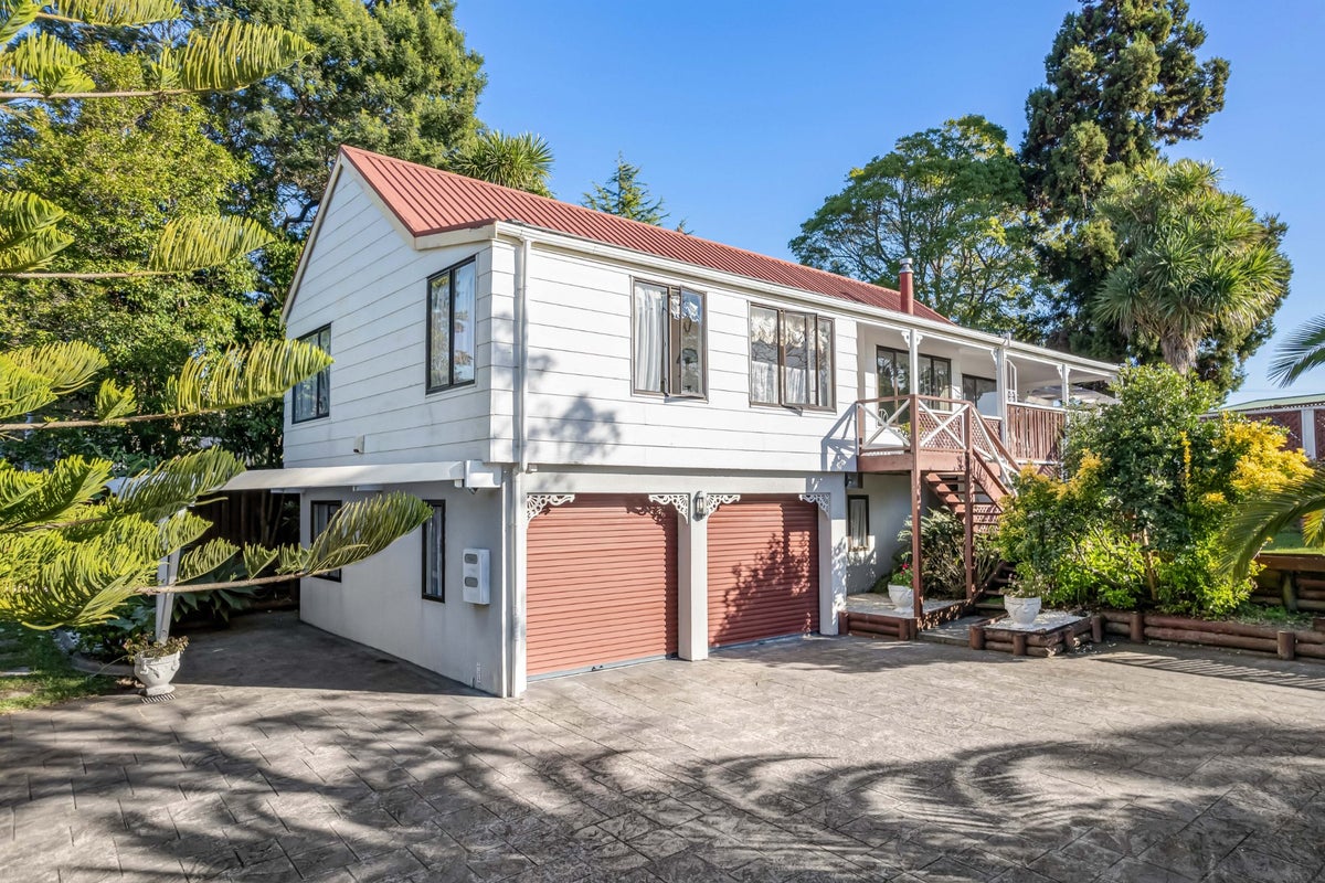 7 Metric Place, Te Atatu South, Auckland - Carousel 1