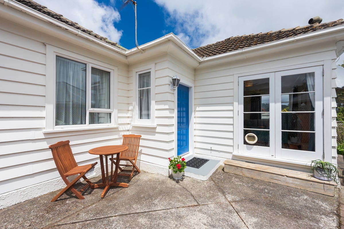 122A Donald Street, Karori, Wellington - Carousel 1