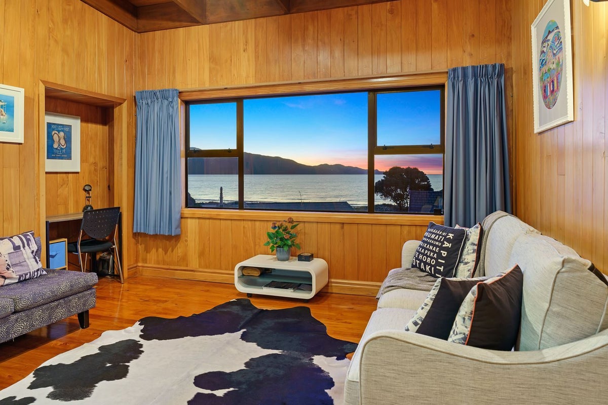 11 Waiheke Street, Waikanae Beach, Waikanae - Carousel 2