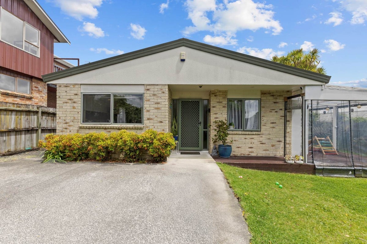 73A Rimu Street, New Lynn, Auckland - Carousel 2