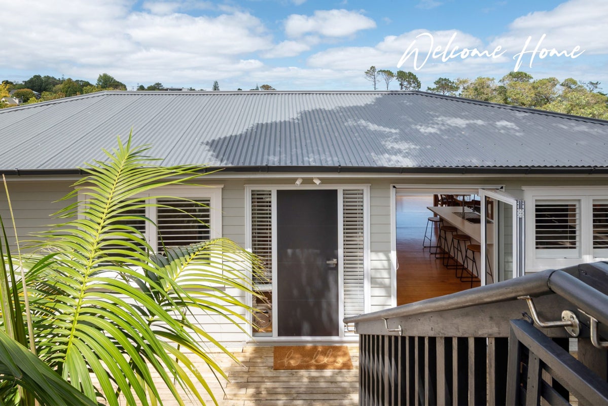 43 Teal Crescent, Beach Haven, Auckland - Carousel 2