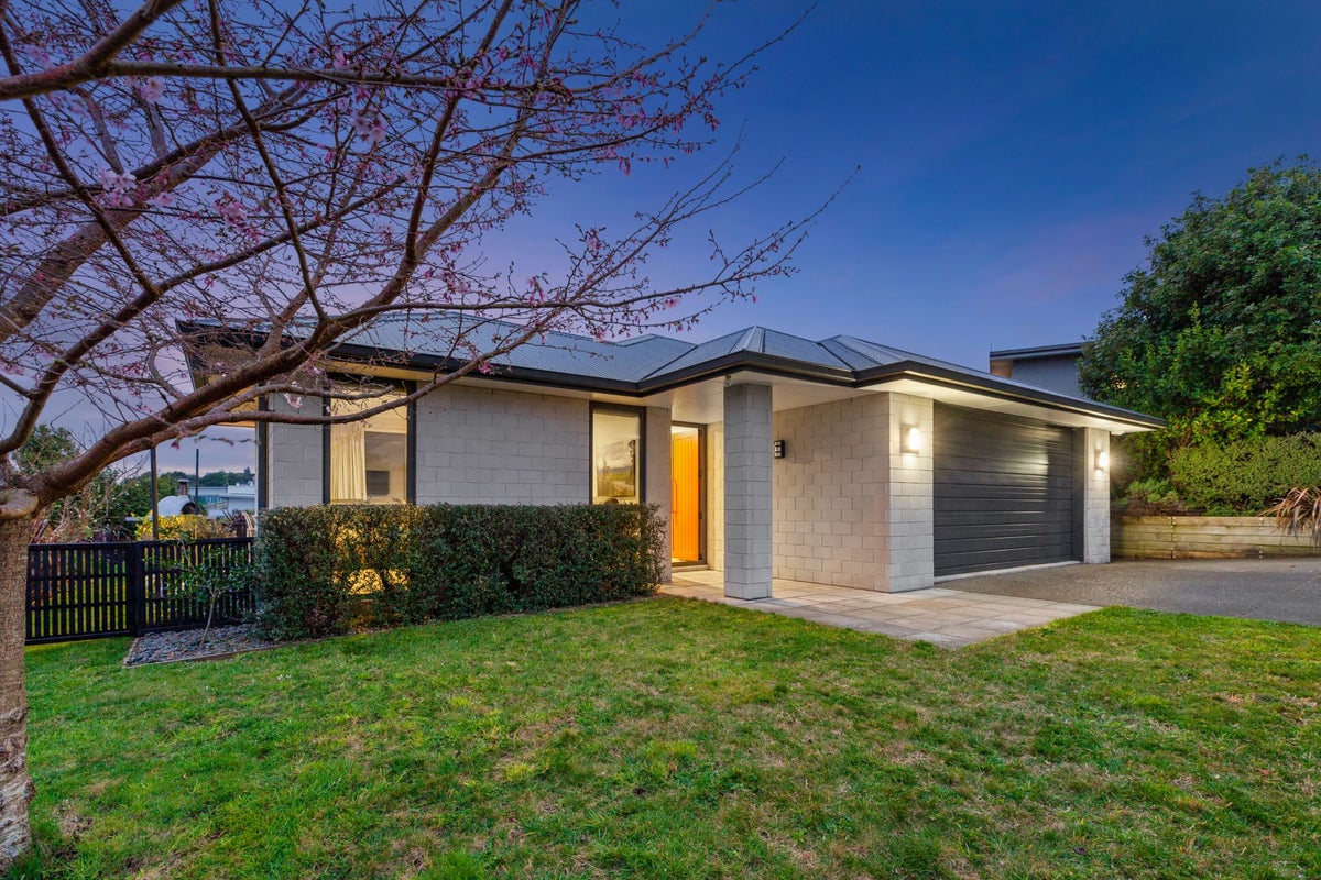 51 Caldera Crescent, Pyes Pa, Tauranga - Carousel 1
