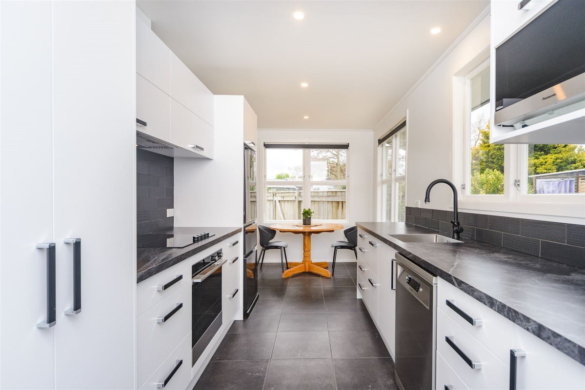 77 Apollo Parade, Milson, Palmerston North - Carousel 2