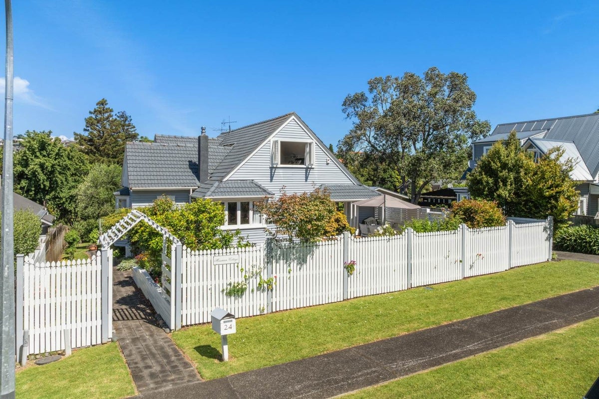 24 Masefield Street, Cockle Bay, Auckland - Carousel 1
