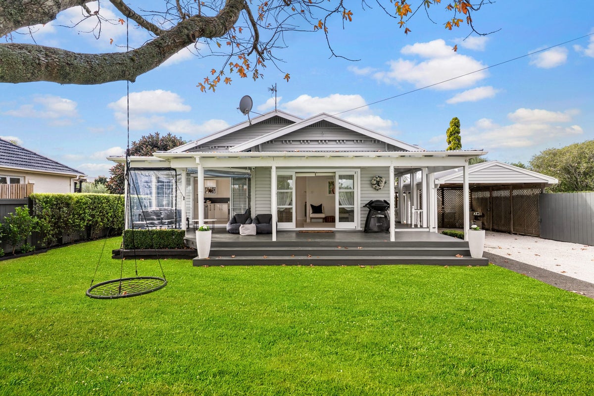 39 Oakley Avenue, Waterview, Auckland - Carousel 1