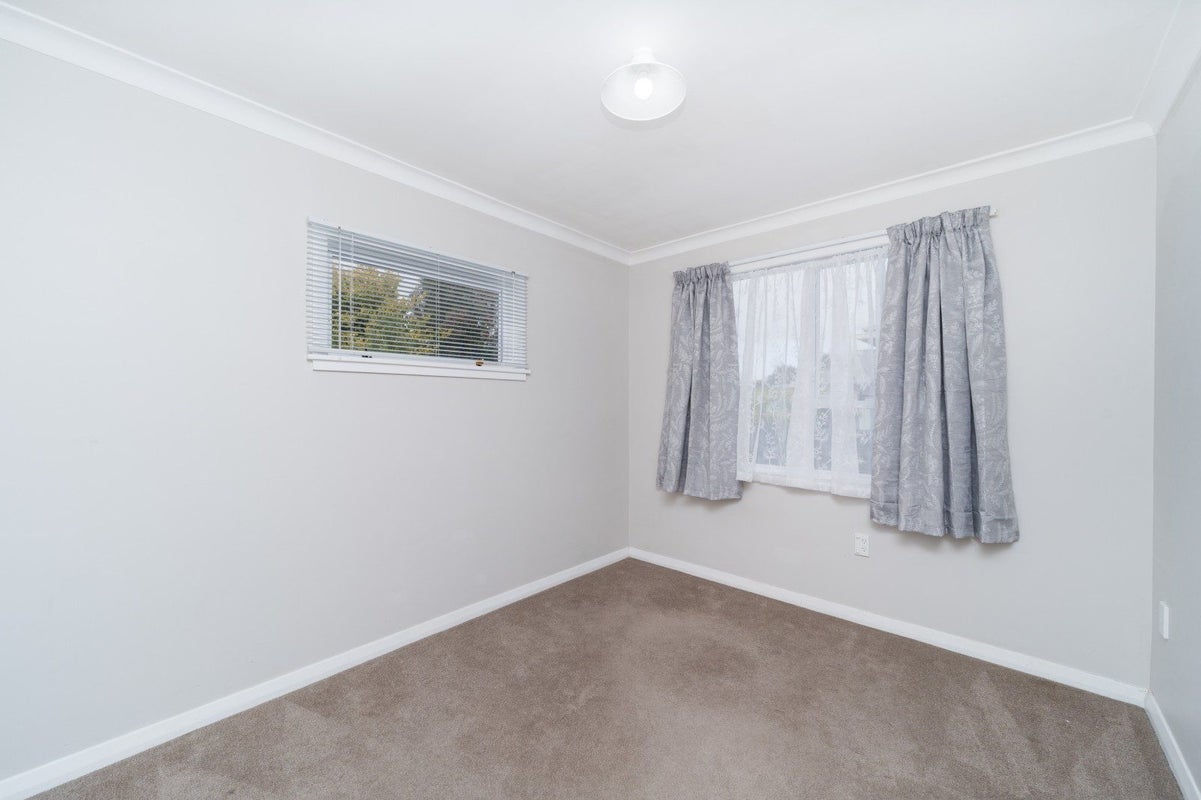 43 Fairs Road, Milson, Palmerston North - Carousel 17