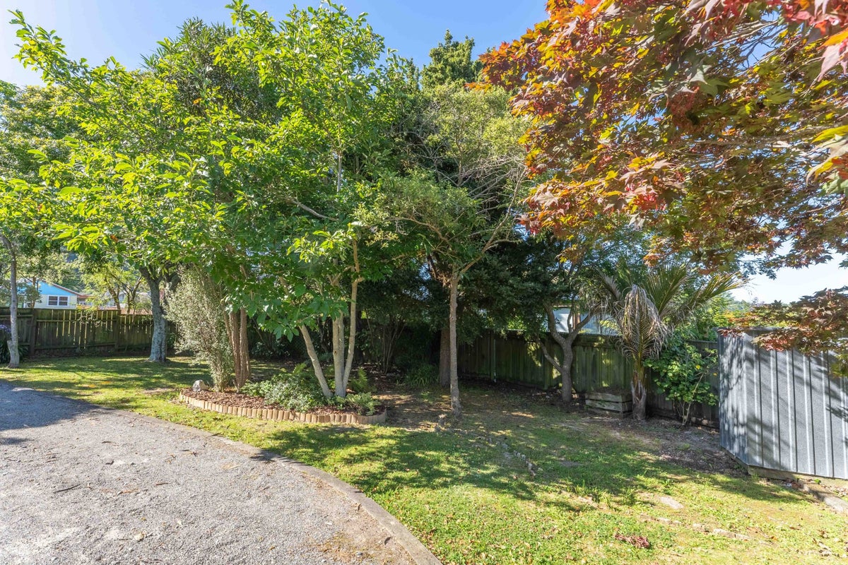 8 Winara Avenue, Waikanae - Carousel 25