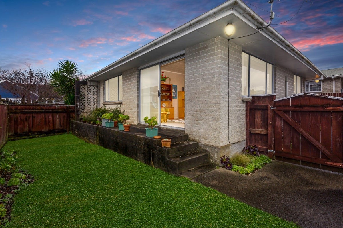 5 Islington Street, Trentham, Upper Hutt - Carousel 1